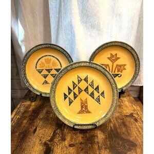 Set Of 3 Pfaltzgraff Vintage American Folk Art Pattern Plates 10 Inch Tan & Blue